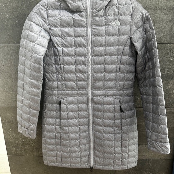 The North Face Eco Thermoball Parka 2 in Grey Color size XS - Picture 9 of 15